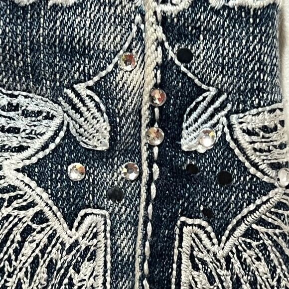 Cowgirl Tuff “ A Wing And A Prayer “ distressed Denim Embossed Shorts Sz 29 - Picture 3 of 7